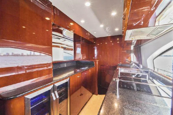 85ft Azimut Del Mar luxury space